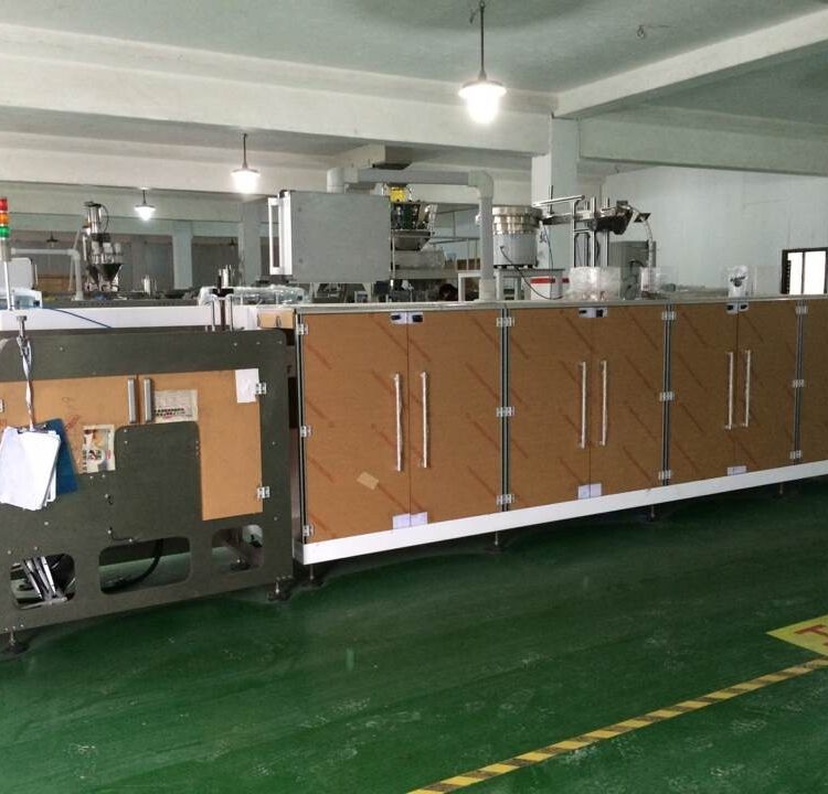 Side view of HFFS pouch packing machine