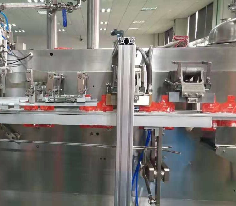 Top sealing and cooling groups of HFFS pouch packing machine