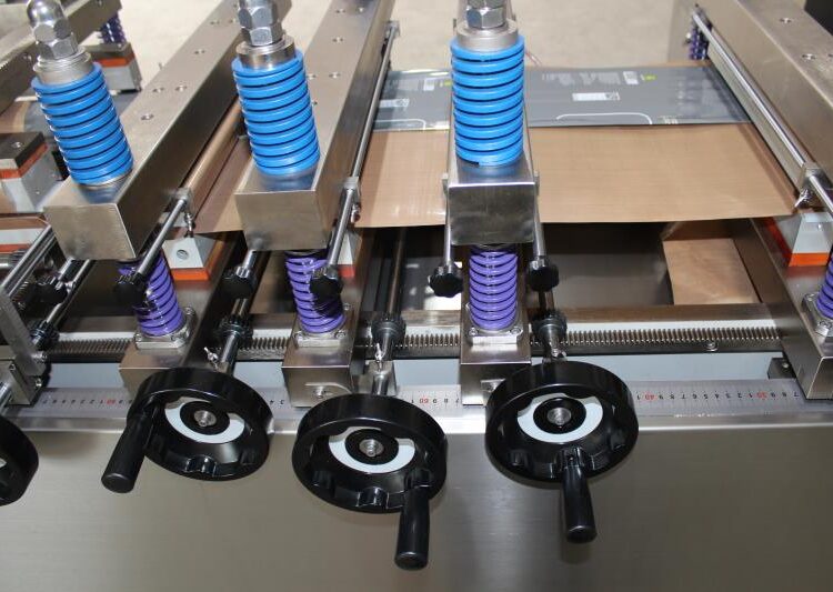Four vertical sealings of rotary pouch packing machine