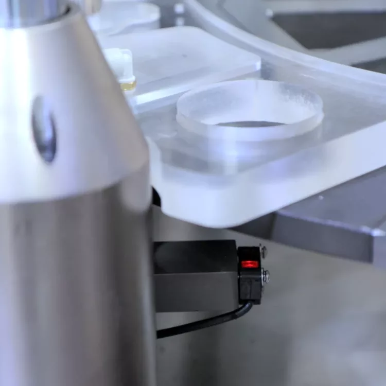 Cup detection unit of coffee capsule filler